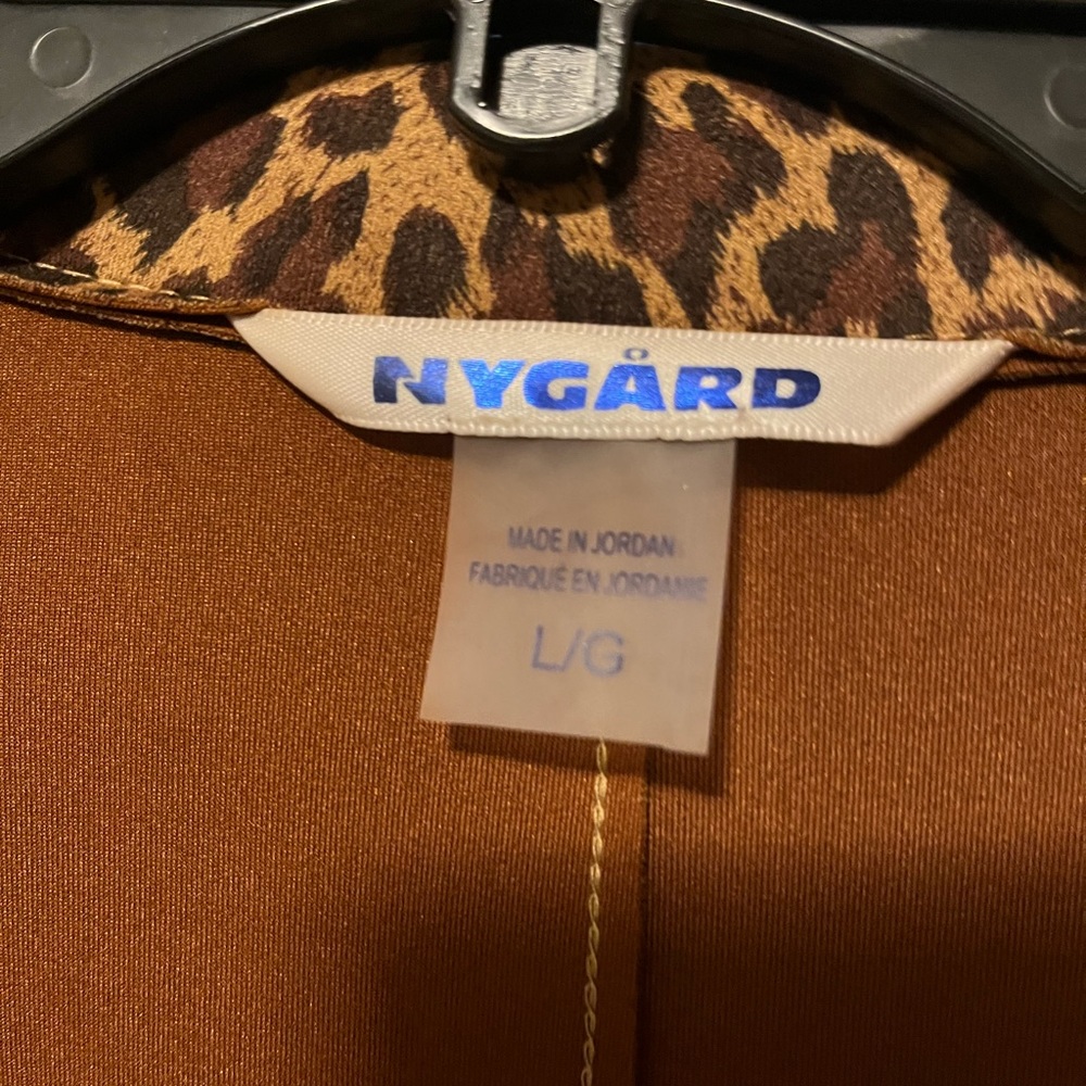 Peter Nygard, Leopard Nygard Faux Suede - Picture 3 of 5
